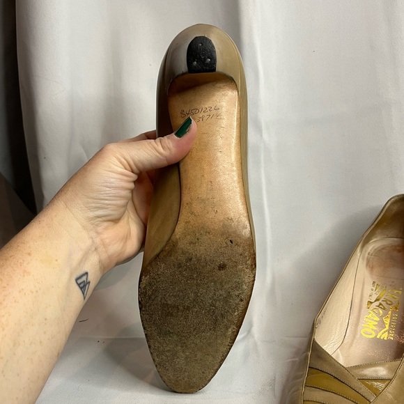 Vintage Ferragamo Leather Heels - Picture 4 of 11